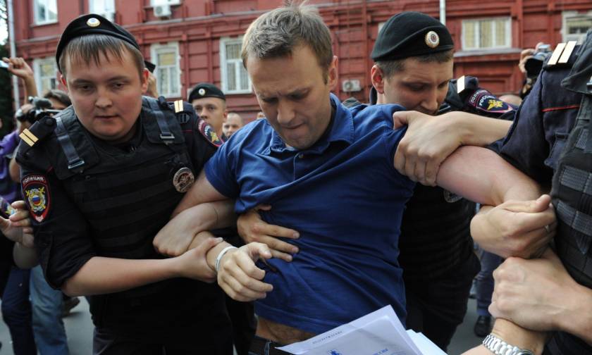 Ένοχος για υπεξαίρεση ο ηγέτης της ρωσικής αντιπολίτευσης Αλεξέι Ναβάλνι