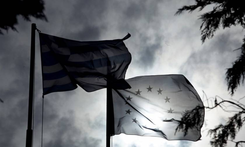 WSJ: Διχασμένη η ελληνική κυβέρνηση για το πώς θα αντιμετωπίσει τους δανειστές