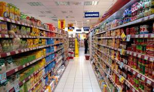 Συναγερμός στα Εξάρχεια: «Επιδρομή» 15 ατόμων σε σούπερ μάρκετ