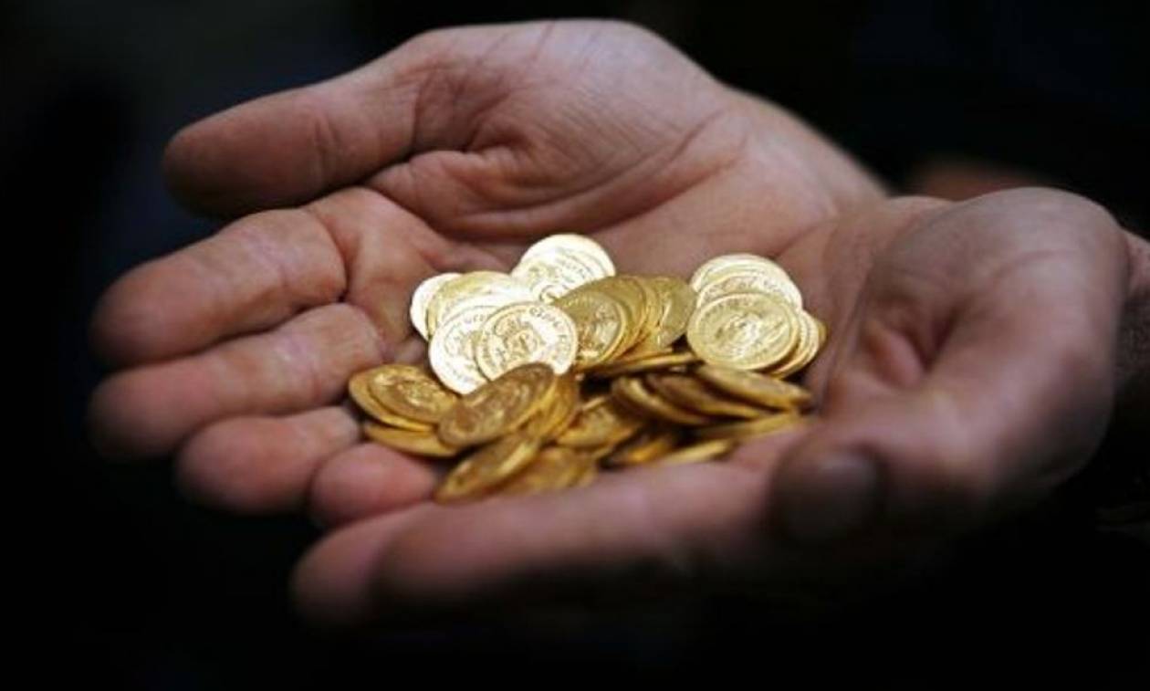 Χαλκίδα: Έκρυβε στο σπίτι του 3.500 χρυσές λίρες και 400.000 ευρώ μετρητά