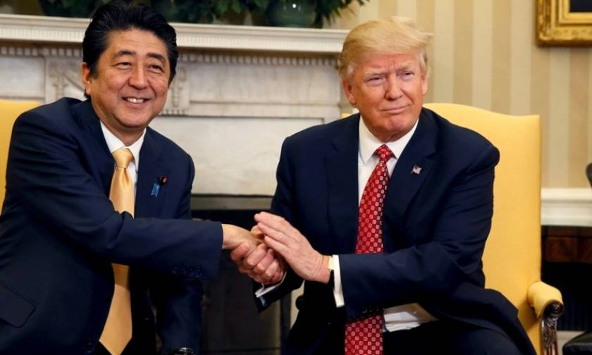 O Τραμπ επιβεβαίωσε τη δέσμευση των ΗΠΑ για την ασφάλεια της Ιαπωνίας