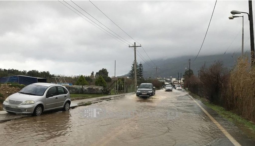 Στο έλεος της κακοκαιρίας η Κρήτη - Πλημμύρισαν δρόμοι και σπίτια (photos)