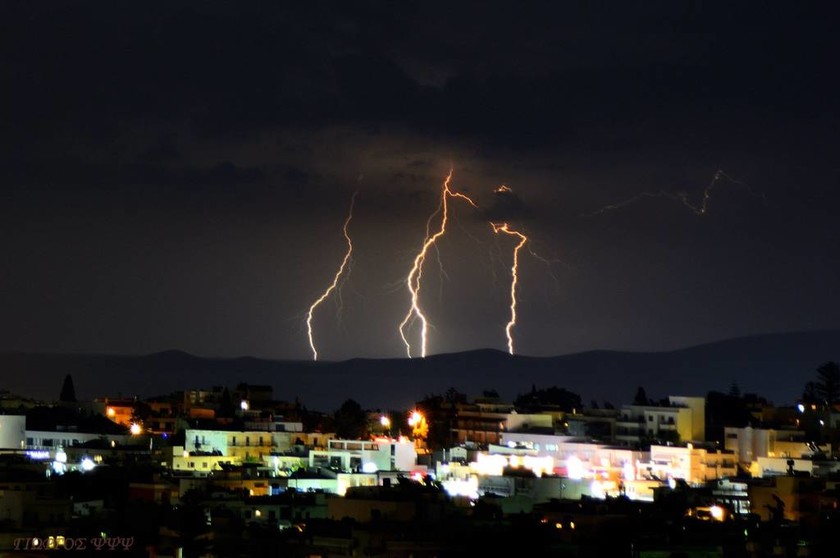 Εντυπωσιακοί κεραυνοί σκίζουν τον ουρανό της Κρήτης (photos)