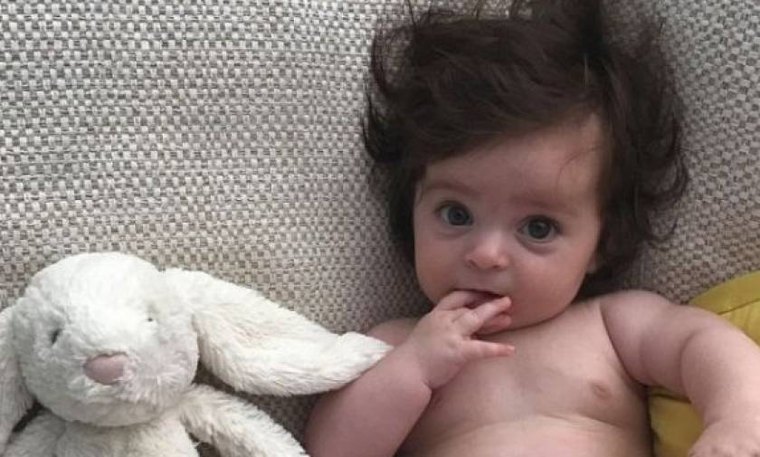 Εξι μηνών μωρό με πολύ -πολύ όμως- μαλλί τρελαίνει το internet