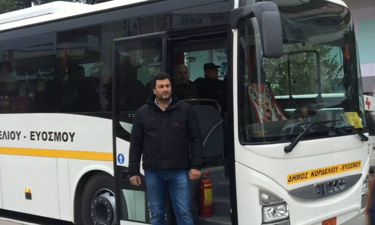 Βόμβα Κορδελιό: Λεωφορεία μεταφέρουν τους κατοίκους σε ασφαλή μέρη (vid)