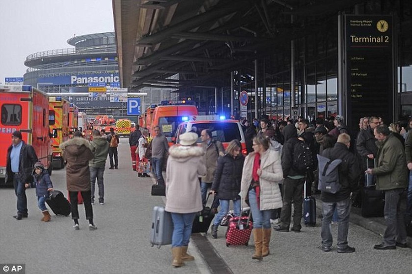 Συναγερμός στο Αμβούργο: Τουλάχιστον 50 άρρωστοι στο αεροδρόμιο από έκθεση σε άγνωστη χημική ουσία