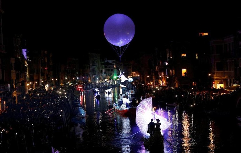 Μαγεία: Φαντασμαγορικό σόου από την έναρξη του Καρναβαλιού της Βενετίας! (pics+vid)