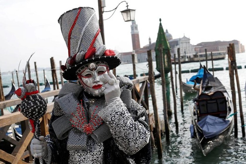 Μαγεία: Φαντασμαγορικό σόου από την έναρξη του Καρναβαλιού της Βενετίας! (pics+vid)