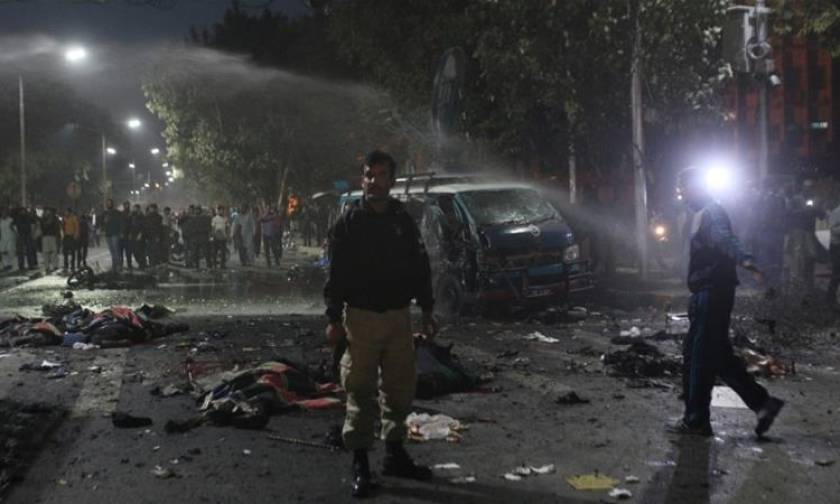 Βομβιστική επίθεση στο Πακιστάν: Τουλάχιστον 11 νεκροί και 60 τραυματίες (vid)