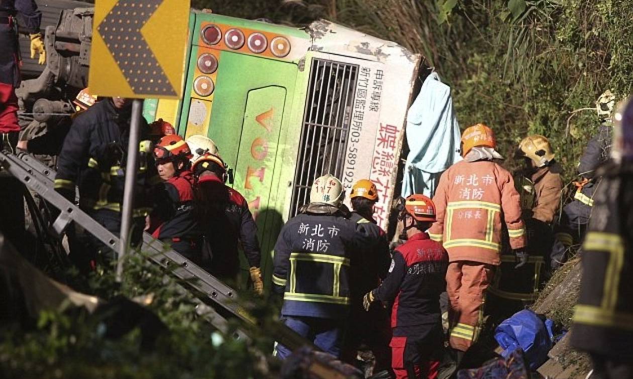 Τραγωδία στην Ταϊβάν: Τουλάχιστον 32 νεκροί από ανατροπή λεωφορείου (pics)