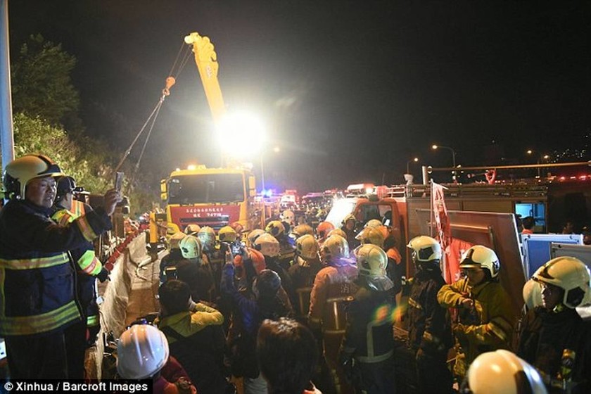 Τραγωδία στην Ταϊβάν: Τουλάχιστον 32 νεκροί από ανατροπή λεωφορείου (pics)