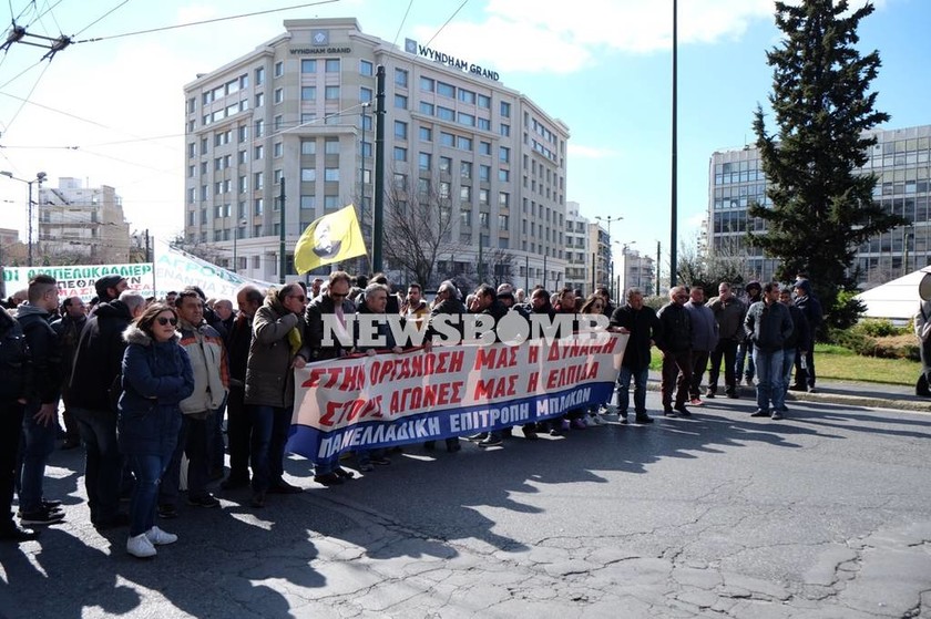 Αγρότες - Αθήνα: Σε εξέλιξη το συλλαλητήριο στην πλατεία Βάθης