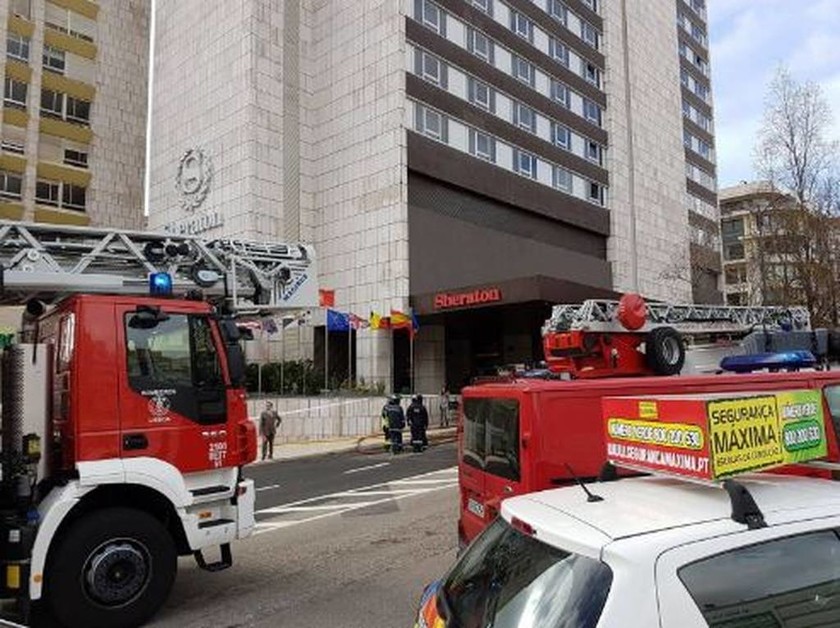 Πυρκαγιά σε ξενοδοχείο στη Λισαβόνα - Τρεις άνθρωποι με αναπνευστικά προβλήματα (pics+vid)