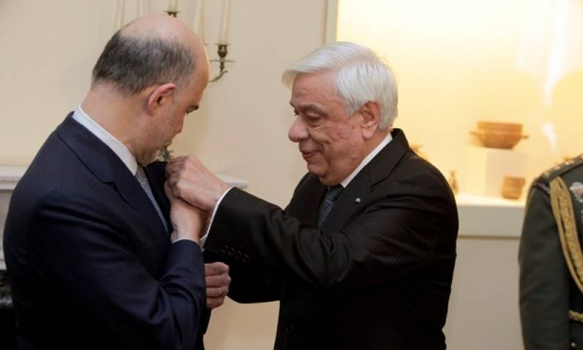Παρασημοφόρηση Μοσκοβισί - Παυλόπουλος: Ένα Grexit διακινδυνεύει την ενότητα της Ευρωζώνης (pics)