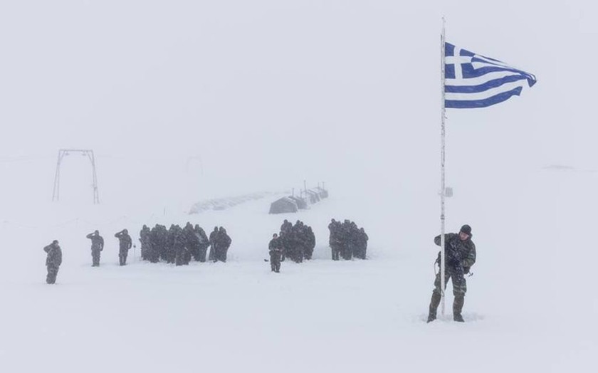 Συγκλονιστικές φωτογραφίες: Οι Έλληνες καταδρομείς της «Μαύρης Μοίρας» γυμνοί στα χιόνια