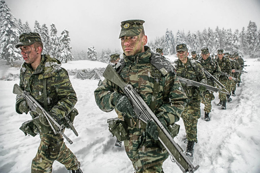 Στρατός Ξηράς: Εκπαίδευση νέων υπαξιωματικών στο χιονισμένο Περτούλι