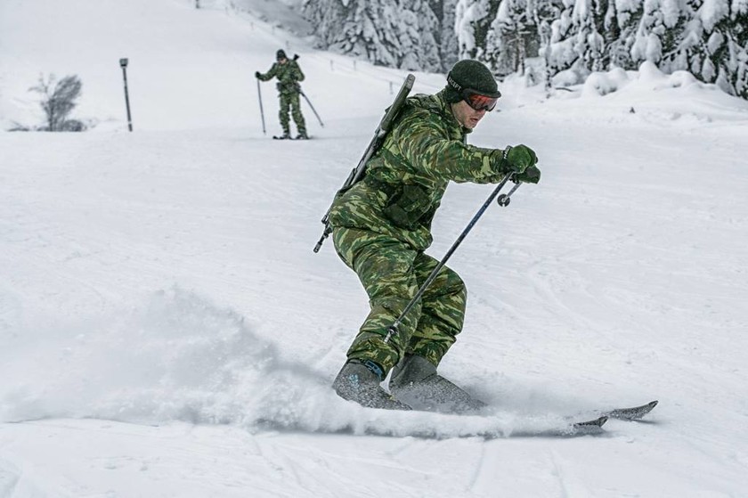 Στρατός Ξηράς: Εκπαίδευση νέων υπαξιωματικών στο χιονισμένο Περτούλι
