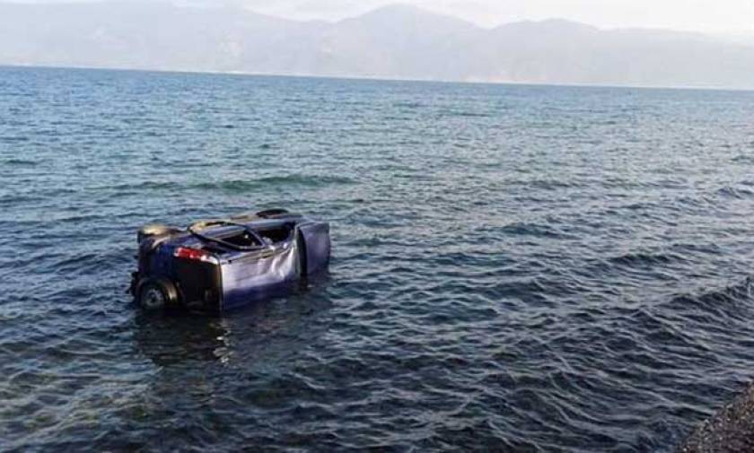 Αυτοκίνητο με δύο επιβάτες έπεσε στη θάλασσα του Αλεποχωρίου