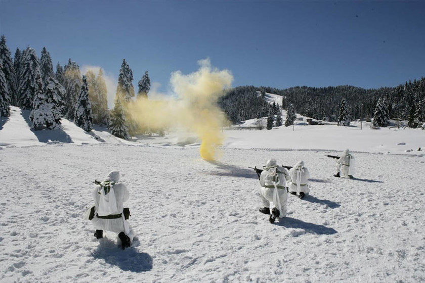 Συγκλονιστικές εικόνες από το Περτούλι: Υπαξιωματικοί εκπαιδεύονται στο χιόνι!