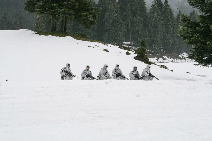 Συγκλονιστικές εικόνες από το Περτούλι: Υπαξιωματικοί εκπαιδεύονται στο χιόνι!