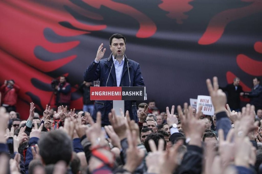 Αλβανία: Φωτιά στο πολιτικό σκηνικό - Η αντιπολίτευση αποχωρεί από τη Βουλή έως την παραίτηση Ράμa