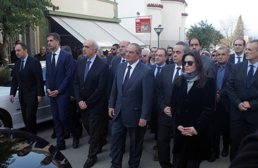 Σύσσωμη η ΝΔ στην κηδεία του πρώην υπουργού Ευάγγελου Μπασιάκου (pics)