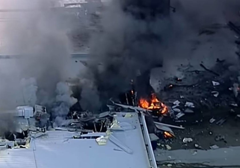 Τραγωδία στην Αυστραλία: Πέντε νεκροί από συντριβή αεροσκάφους σε εμπορικό κέντρο (pics+vids)