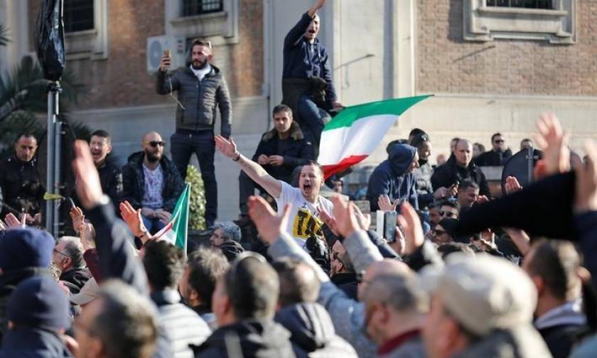 Ιταλία: Επιστρέφουν στη δουλειά οι οδηγοί ταξί