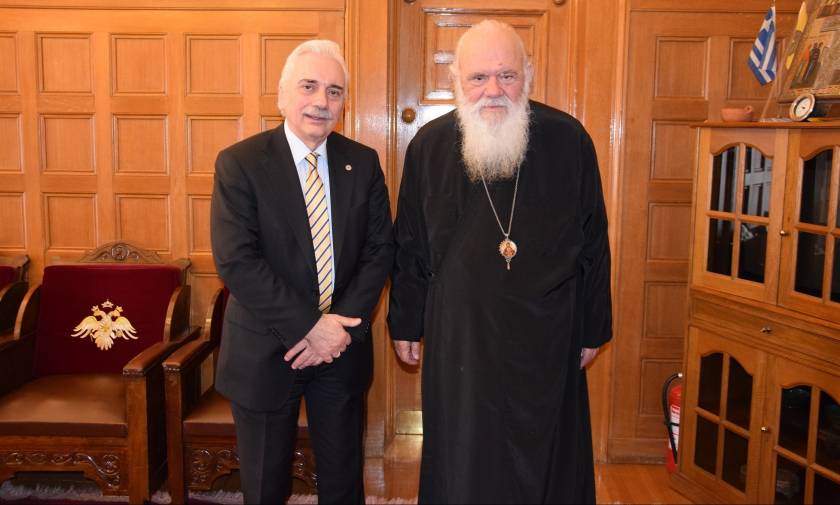 Συνάντηση Ιερώνυμου με τον πρόεδρο του Ελληνικού Ερυθρού Σταυρού