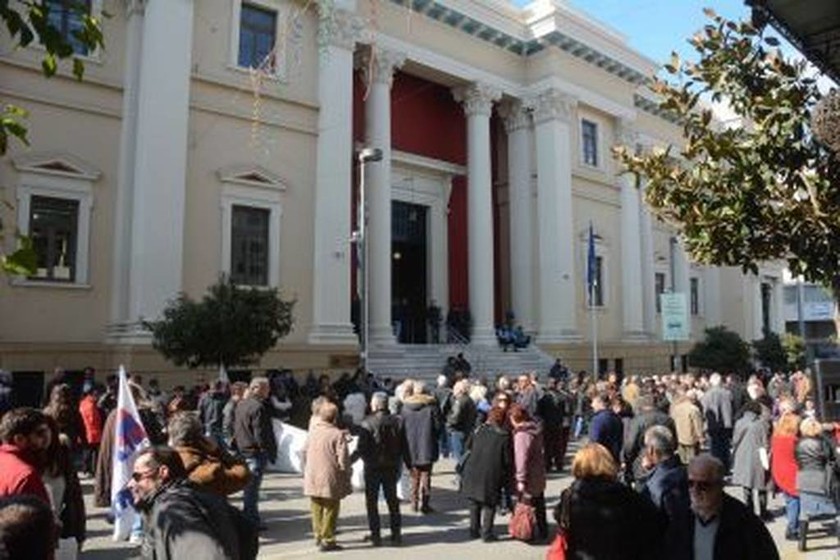 Πάτρα: Αθώος ο Κώστας Πελετίδης - Ζητωκραυγές μέσα στο δικαστήριο (pics)