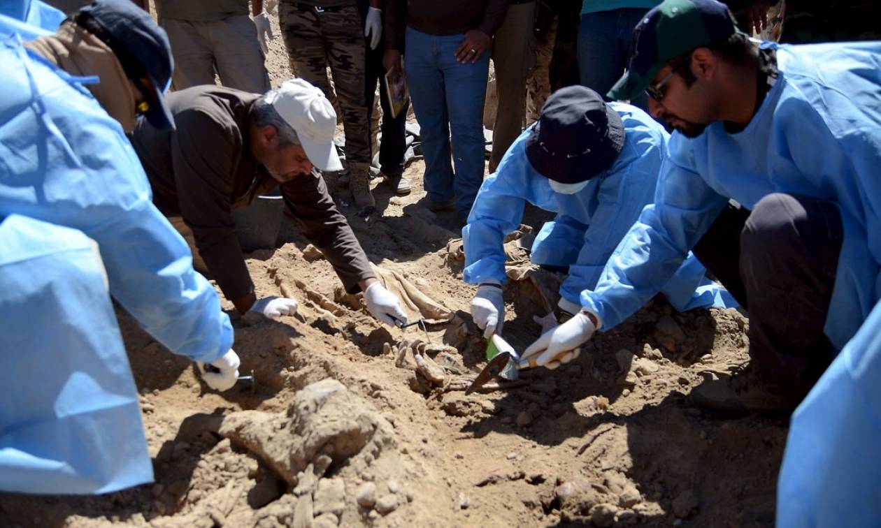Μακάβριο εύρημα: Ανακάλυψαν ομαδικούς τάφους με 130 πτώματα
