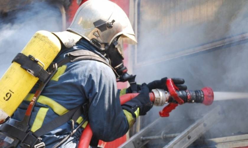 Φωτιά σε διαμέρισμα στη Θεσσαλονίκη – Στο νοσοκομείο δύο άτομα