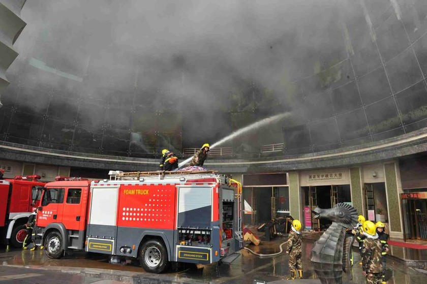 Πανικός στην Κίνα: Τουλάχιστον 10 νεκροί από φωτιά σε ξενοδοχείο (pics)