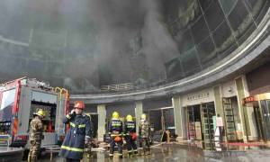 Πανικός στην Κίνα: Τουλάχιστον 10 νεκροί από φωτιά σε ξενοδοχείο (pics+vid)