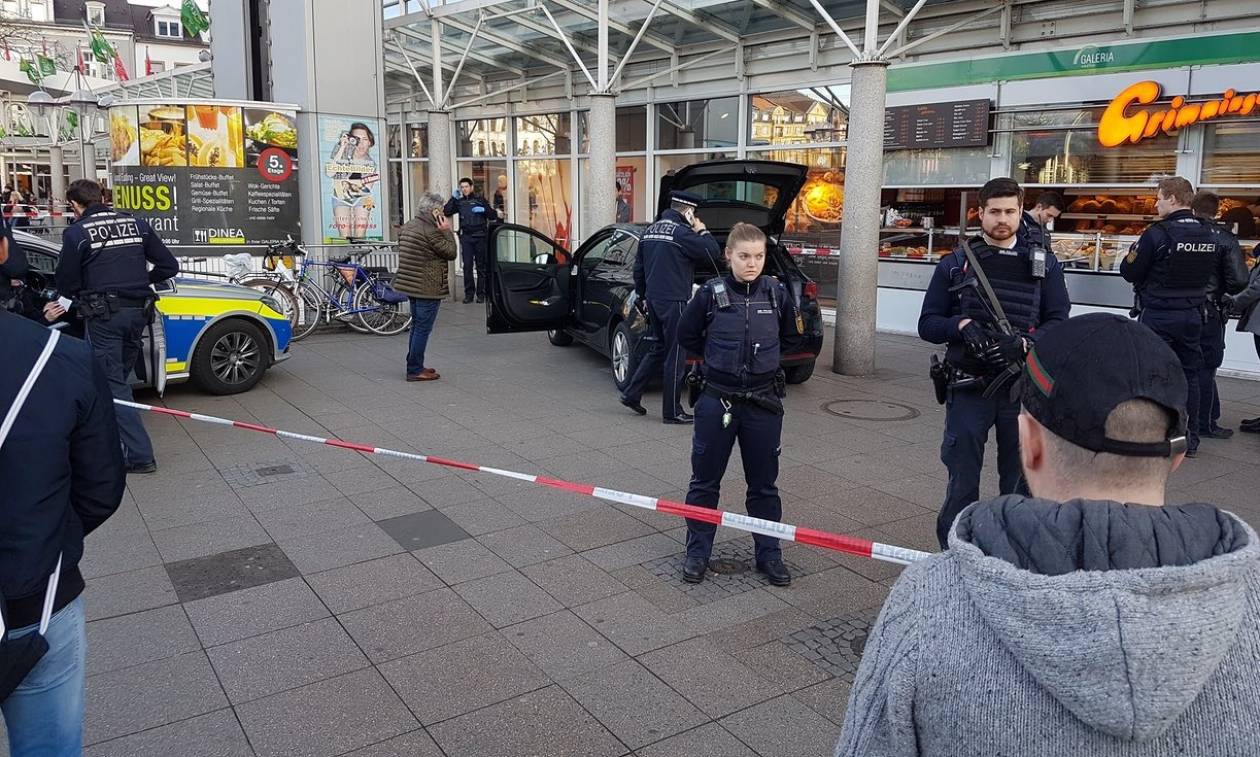 Η στιγμή που οι αστυνομικοί πυροβολούν το δράστη της φονικής επίθεσης στη Χαϊδελβέργη (vid+pics)