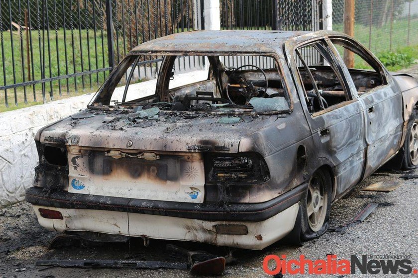 Τρίκαλα: Σε αμόκ 50χρονος πυροβόλησε 30 φορές και έκαψε Ι.Χ συγγενών του (pics)