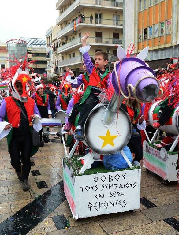 Πατρινό Καρναβάλι: Μηνύματα ελπίδας, χαράς και αισιοδοξίας έστειλαν οι 30.000 καρναβαλιστές (pics)