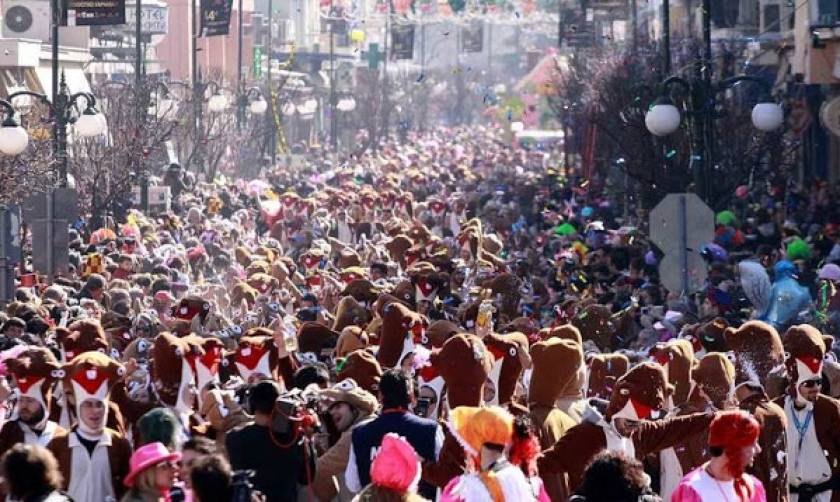 Καρναβάλι Ξάνθης: Χιλιάδες καρναβαλιστές και επισκέπτες «πλημμύρισαν» την πόλη