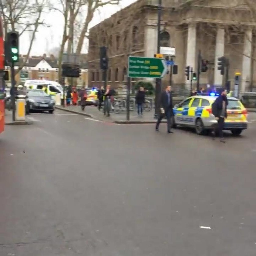 ΕΚΤΑΚΤΟ: Συναγερμός στο Λονδίνο – Βρέθηκε βόμβα σε κεντρικό δρόμο 