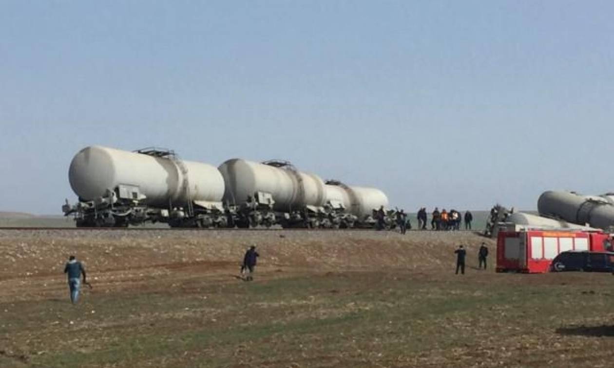 Τουρκία: Εκτροχιασμός τρένου έπειτα από ισχυρή έκρηξη στο Ντιγιάρμπακιρ (pics+vid)