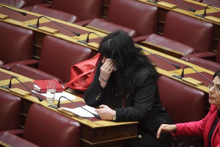 Δάκρυα στη Βουλή για τον Λουκιανό Κηλαηδόνη (pics&vid)