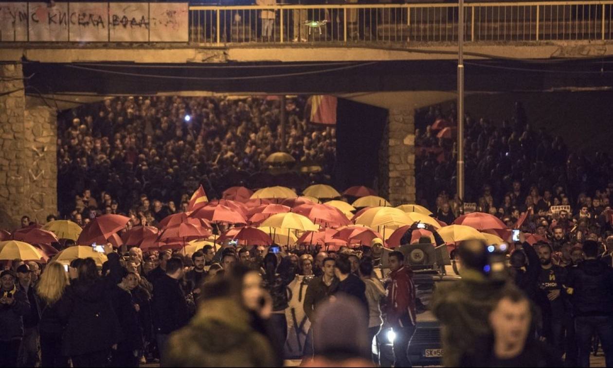 Άκαρπες οι διαβουλεύσεις Μογκερίνι στα Σκόπια – Στο χάος οδεύει η χώρα