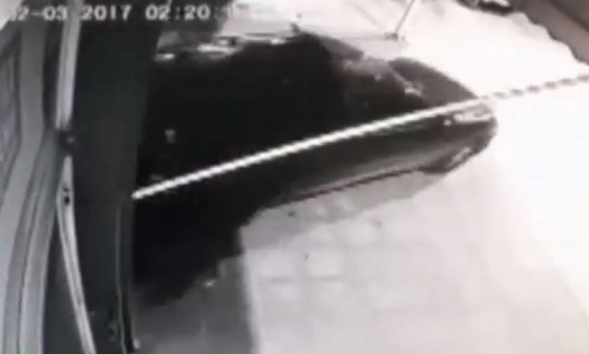 Βίντεο ντοκουμέντο: Ληστές εισέβαλλαν με αυτοκίνητο σε κατάστημα