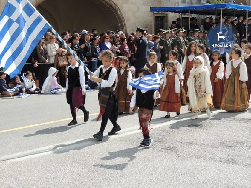 Ρόδος: Με δόξα και τιμές γιόρτασαν τα 70 χρόνια από την ενσωμάτωση των Δωδεκανήσων στην Ελλάδα