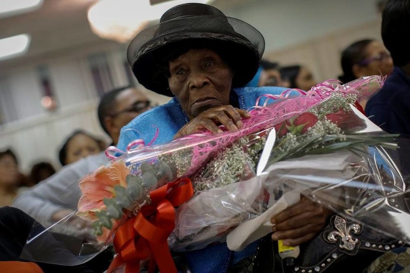 Μεγάλες εικόνες: Τρεις αιωνόβιες γιαγιάδες γιόρταζαν μαζί τα γενέθλιά τους και έσβησαν… 303 κεράκια 