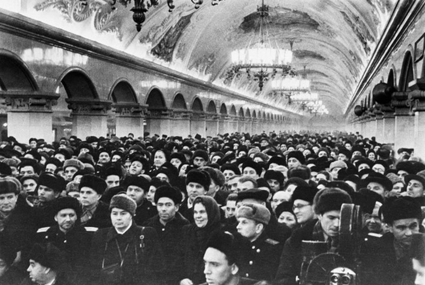 Το εντυπωσιακότερο μετρό του κόσμου βρίσκεται στη Μόσχα και αυτές οι φωτογραφίες το αποδεικνύουν