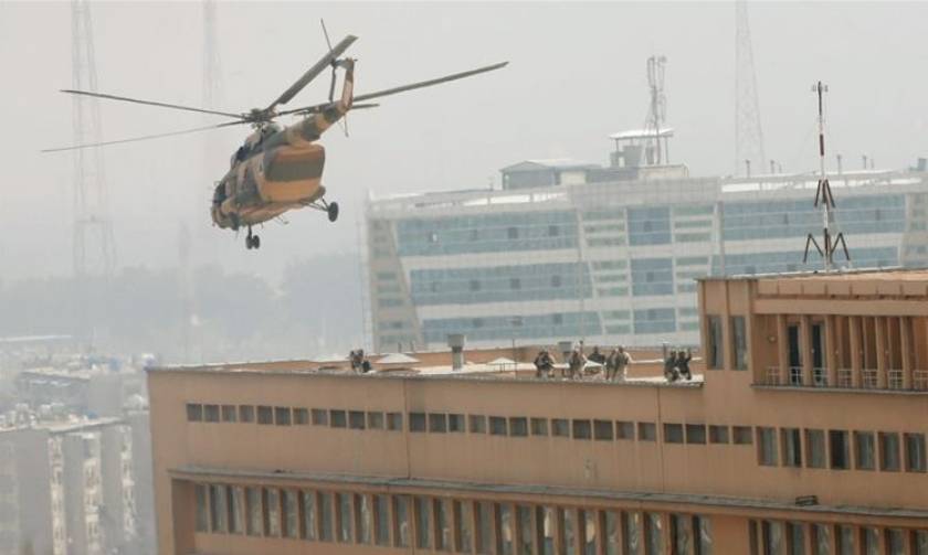Τουλάχιστον 40 οι νεκροί από επίθεση τζιχαντιστών σε νοσοκομείο της Καμπούλ (vid)