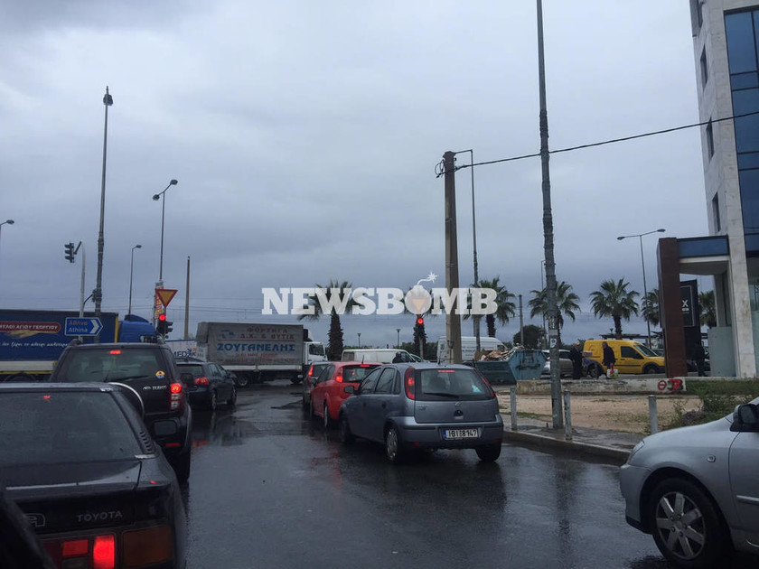 ΕΚΤΑΚΤΟ: Καιρός - Η «Γαλάτεια» σκέπασε την Αθήνα - Πού παρατηρείται κυκλοφοριακό χάος