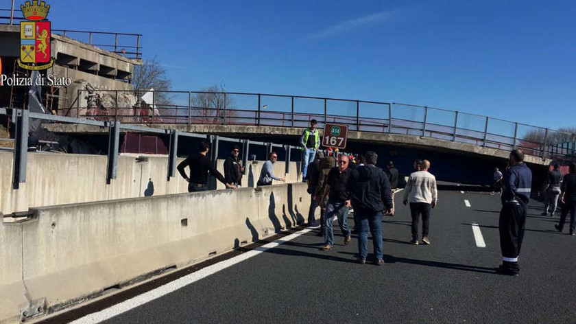 Ιταλία: Δύο νεκροί και δύο τραυματίες από κατάρρευση γέφυρας (pics+vid)