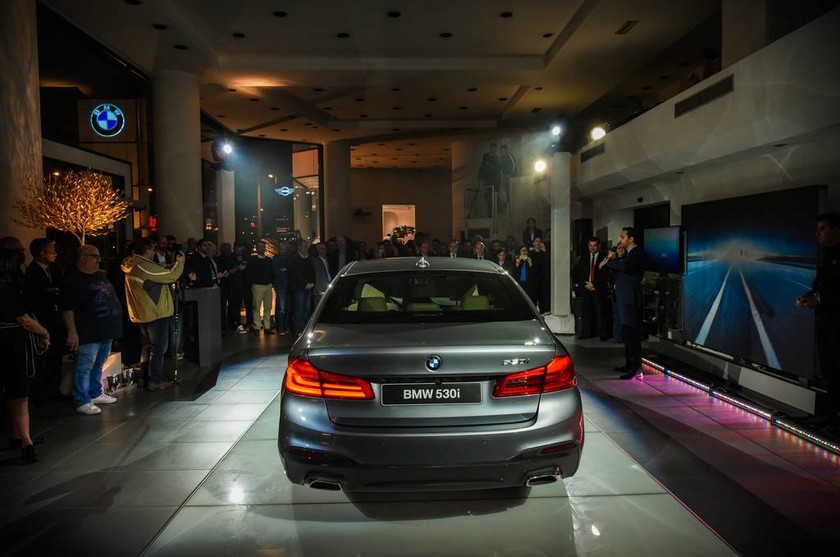 Η έκτη γενιά της BMW Σειράς 5 συναντά την Τέχνη στην Σπανός ΑΕ. (pics+vid)